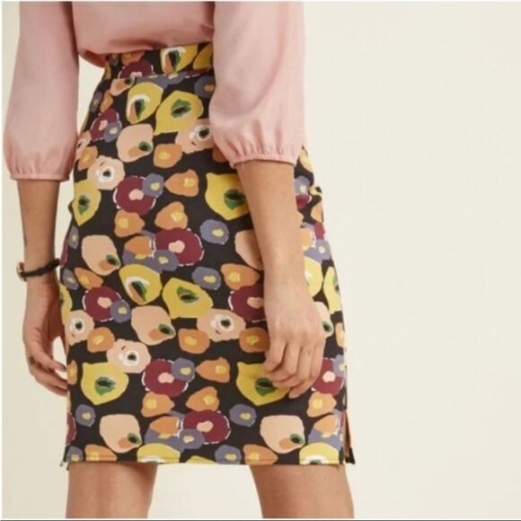 Modcloth Abstract Pencil Skirt - Picture 1 of 13